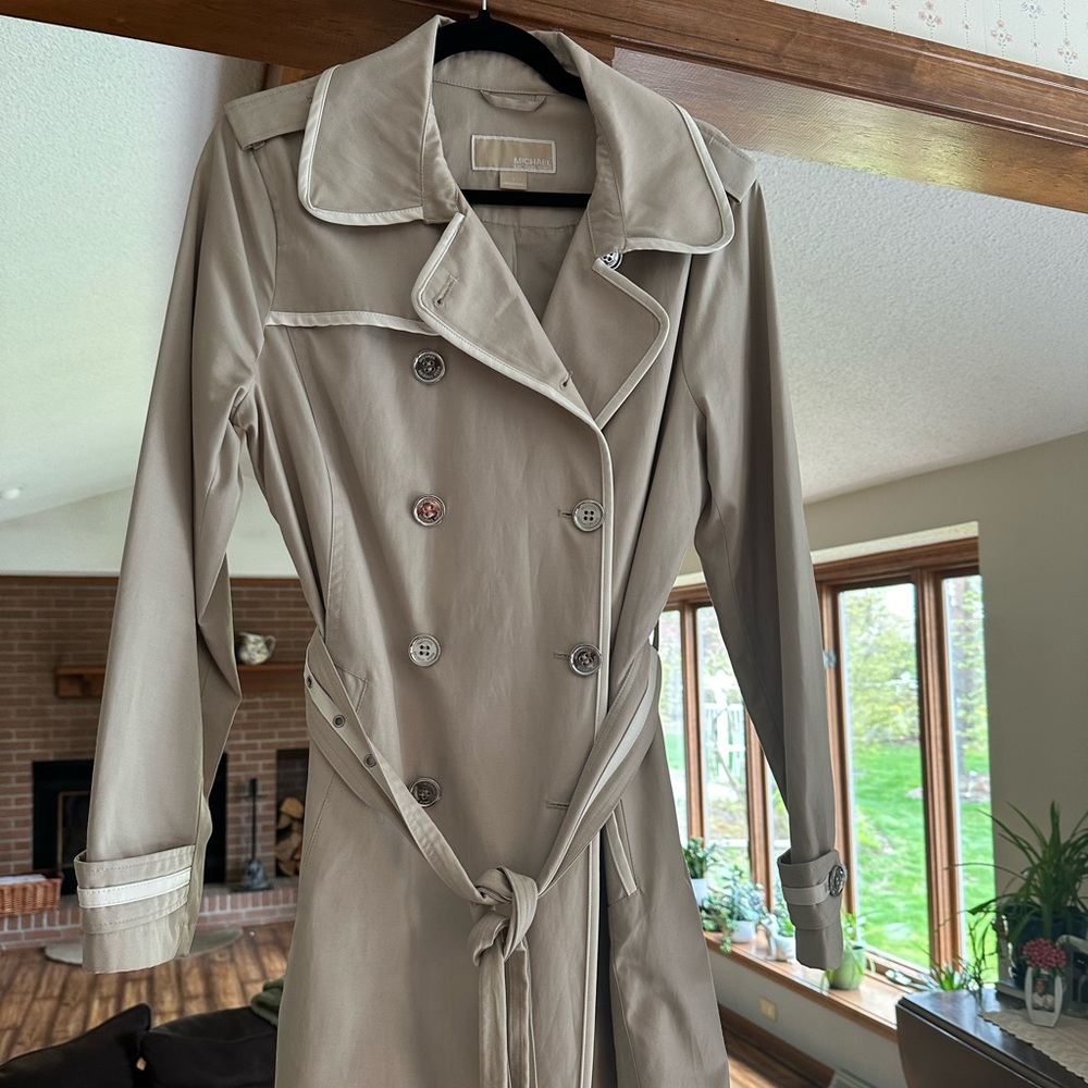 Excellent condition beige Michael Kors Trenchcoat